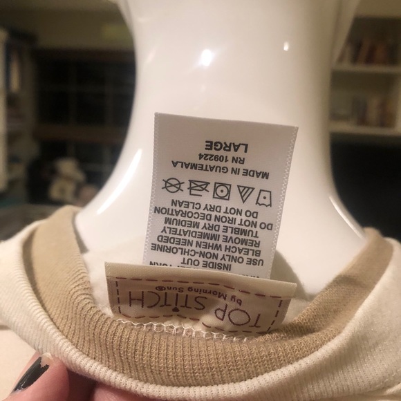 Cozy Winter Fox Sweatshirt - Picture 5 of 6